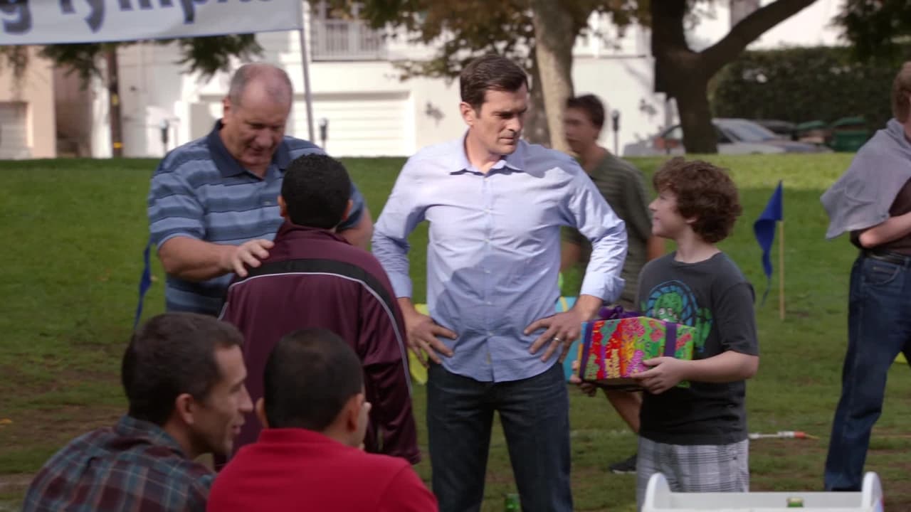 Modern Family - Season 4 Episode 9 : When a Tree Falls