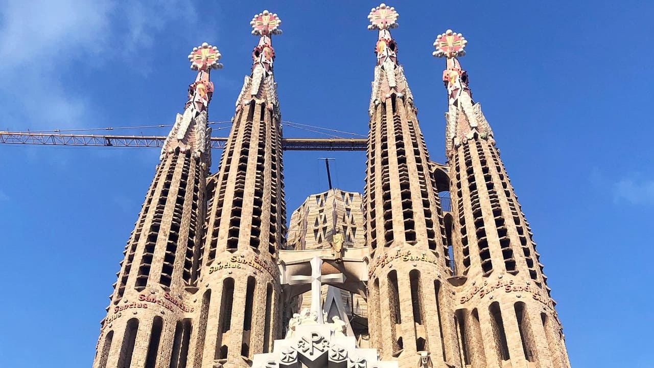 Sagrada Familia - Gaudi's challenge background