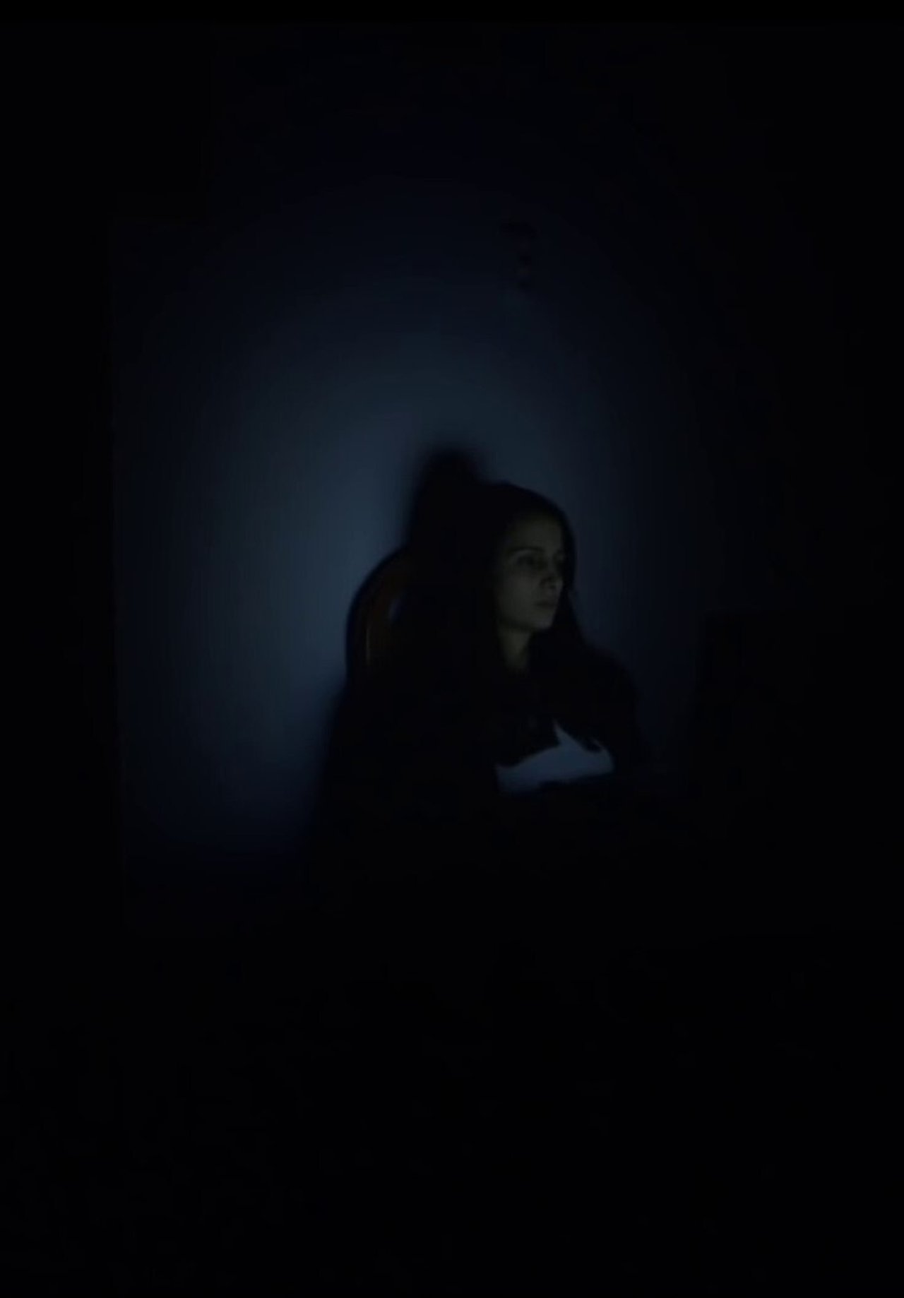 Në të cilën heroi fshihet dhe më pas ka një takim të papritur backdrop