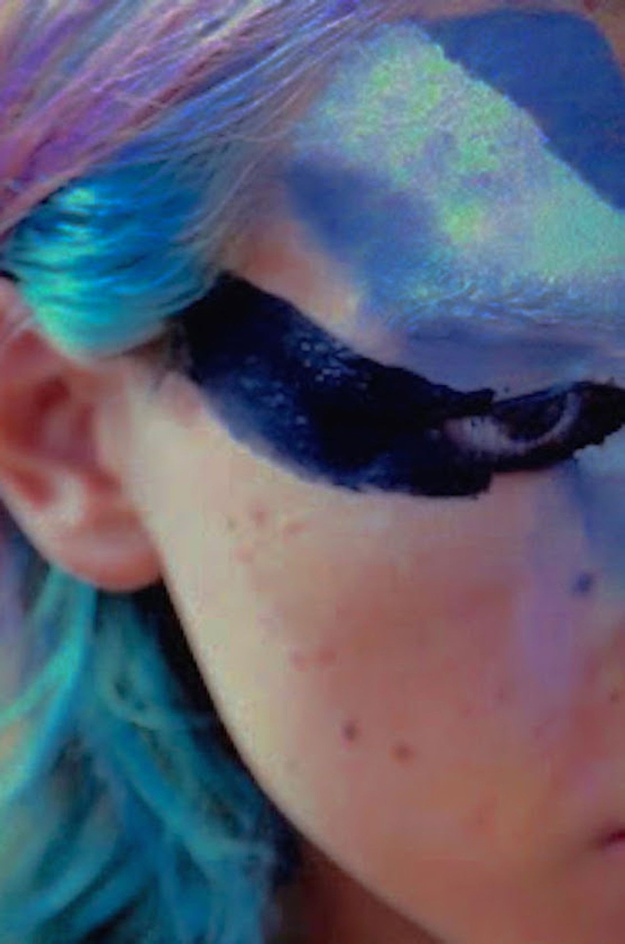 Elri Paints Himself as a Tornado Backdrop