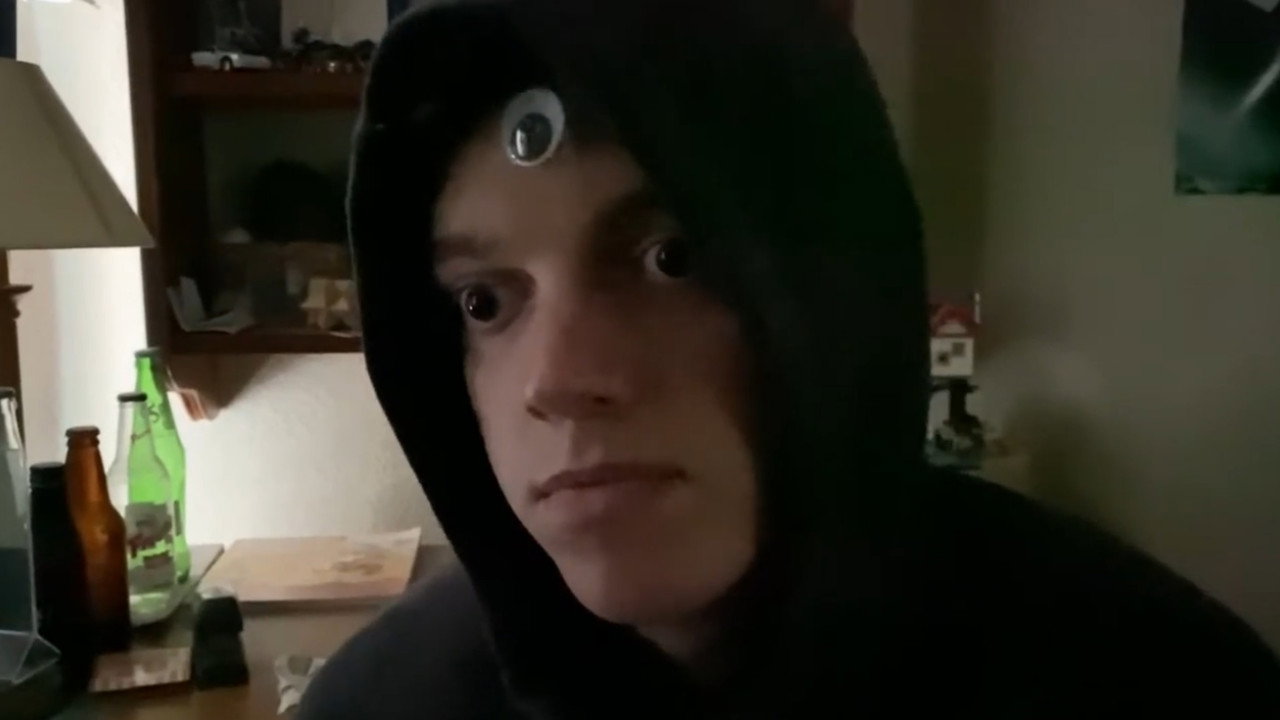 Eyez still 3