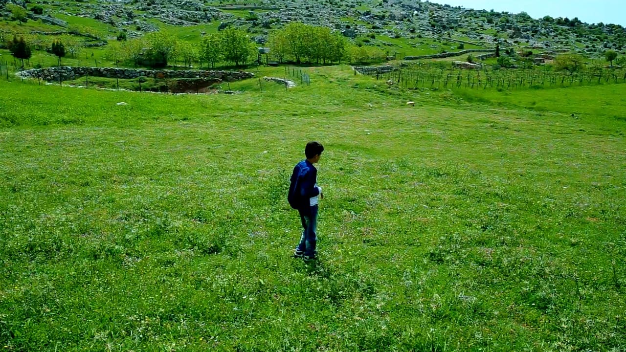 على بُعد أمتار - 剧照