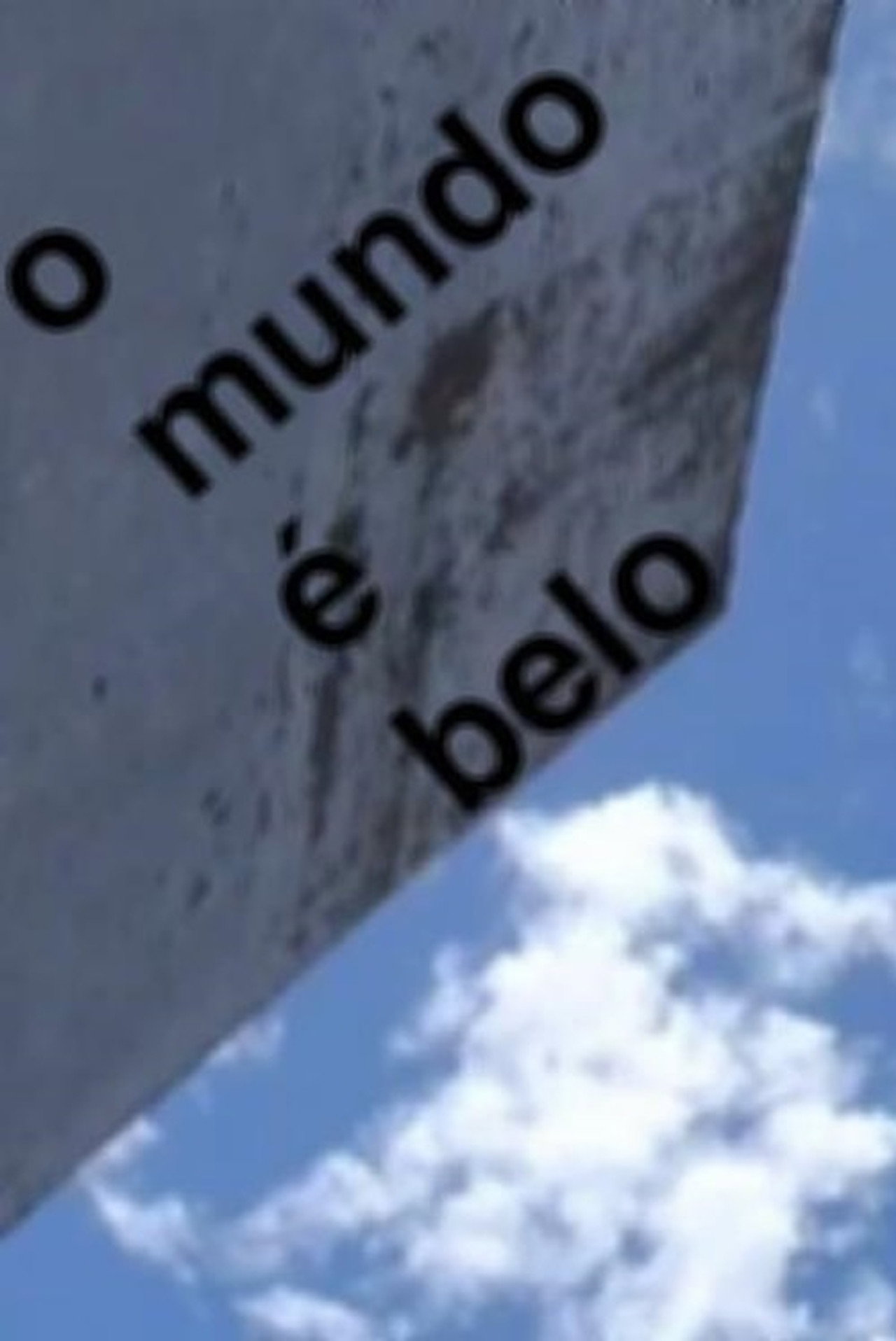 O Mundo é Belo filmaffisch