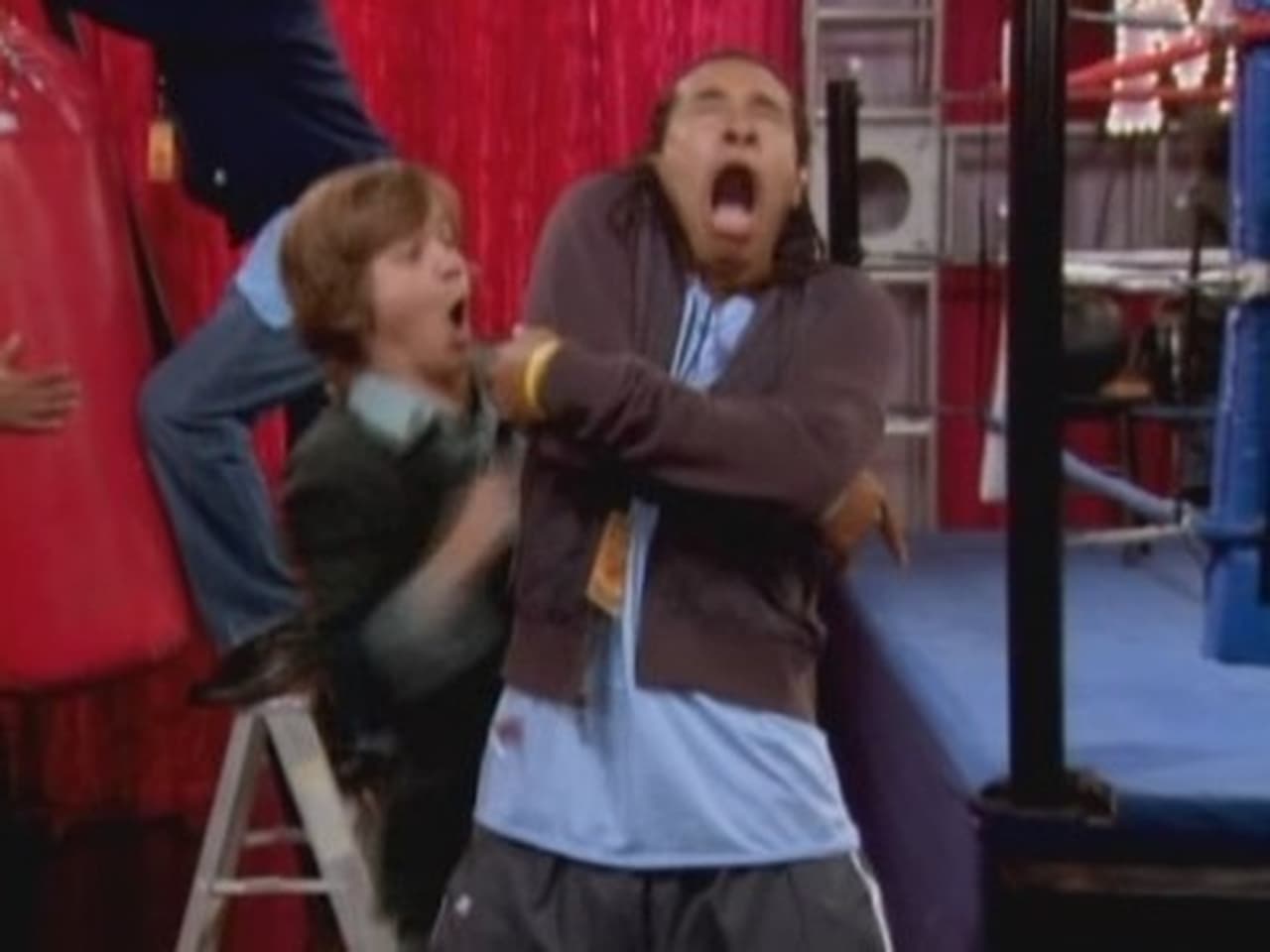 Hannah Montana - Season 1 Episode 22 : We Are Family: Now Get Me Some Water!