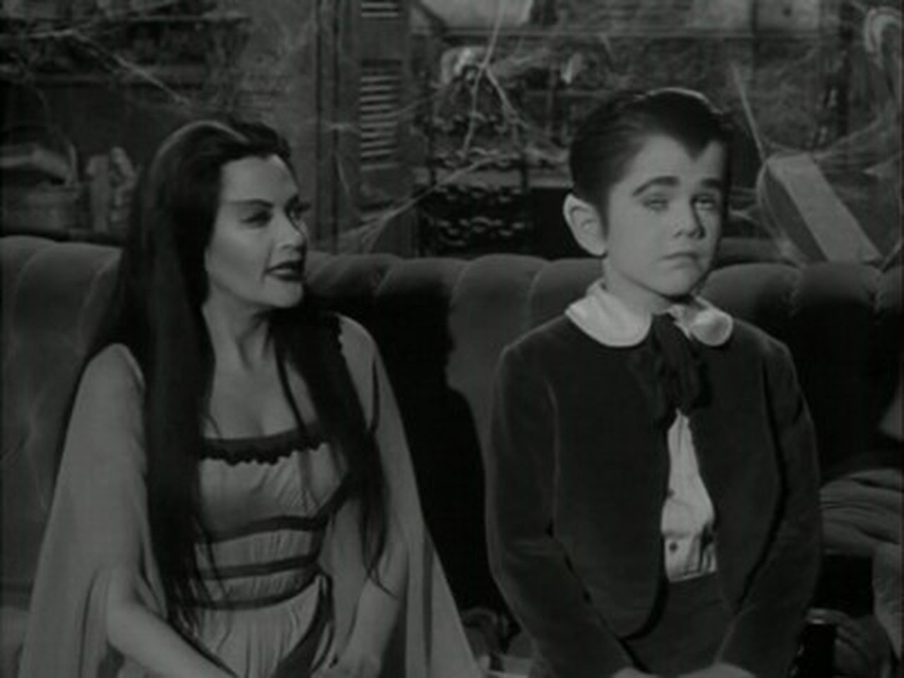 The Munsters - Season 1 Episode 10 : Autumn Croakus