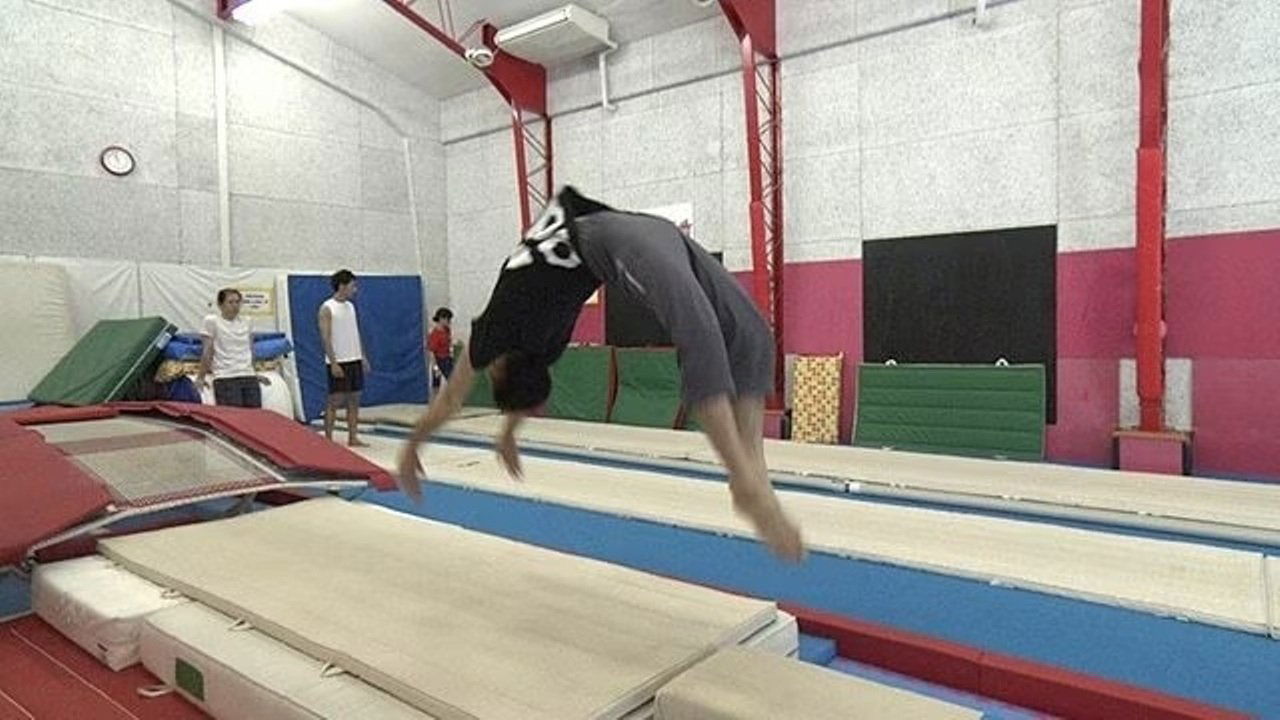 Document 72 Hours - Season 9 Episode 18 : Backflip Class: Jump Toward Tomorrow!