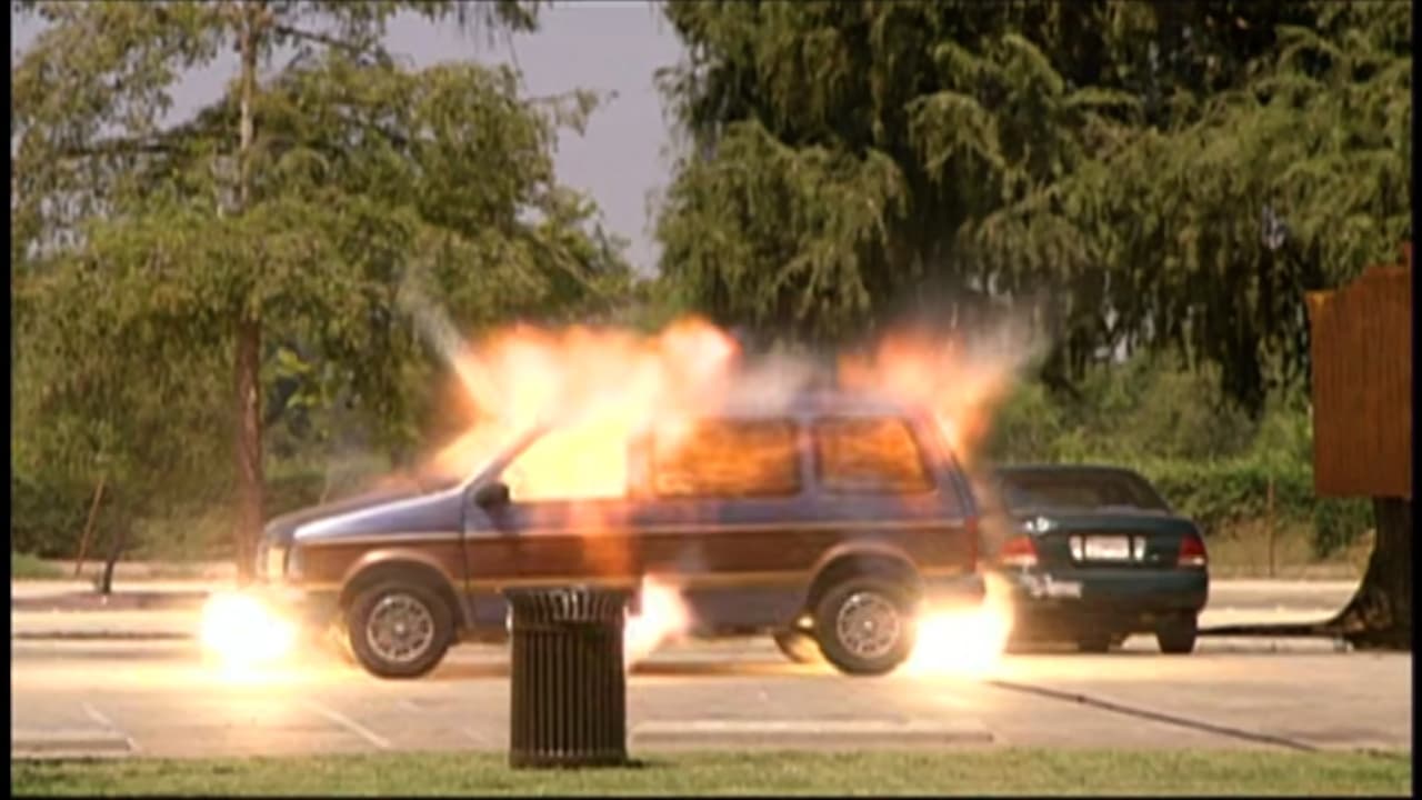 Bones - Season 0 Episode 16 : The Director's Take: Car Crash-Exploding Van