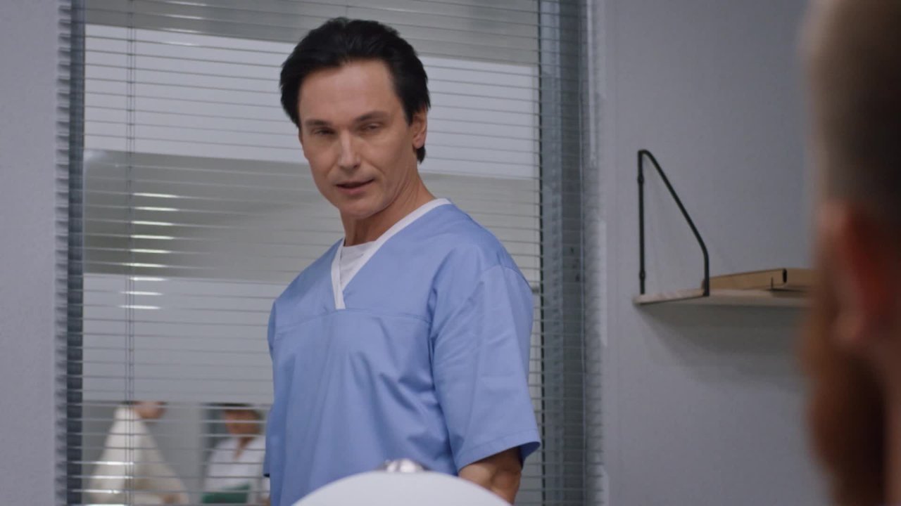 Female Doctor. New Life - Season 1 Episode 17 : Episode 17