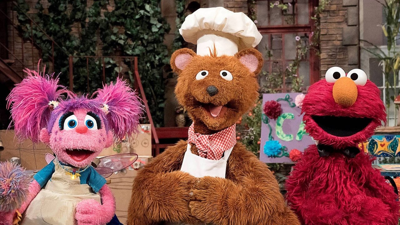 Sesame Street - Season 49 Episode 32 : Baby Bear's Just Right Cafe