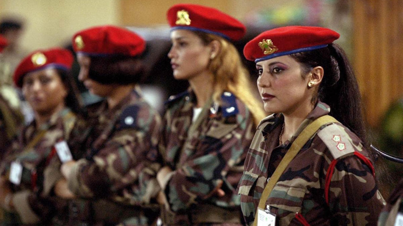 Scen från Shadows of a Leader: Qaddafi's Female Bodyguards