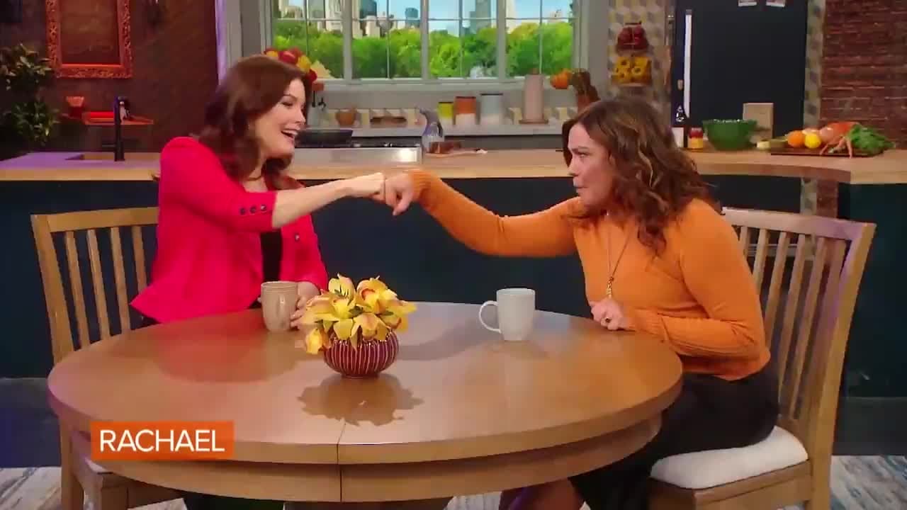 Rachael Ray - Season 14 Episode 33 : Spooky DIY Tips for Halloween