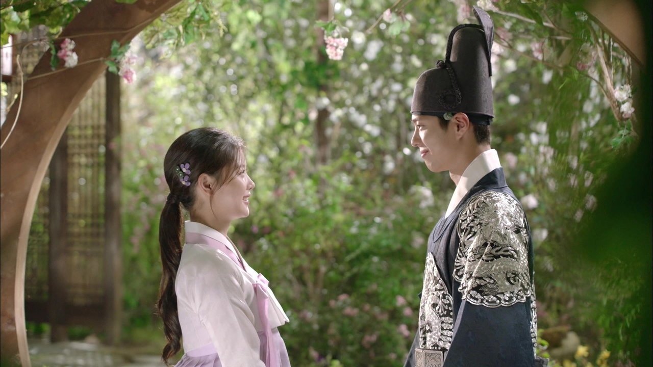 Love in the Moonlight backdrop