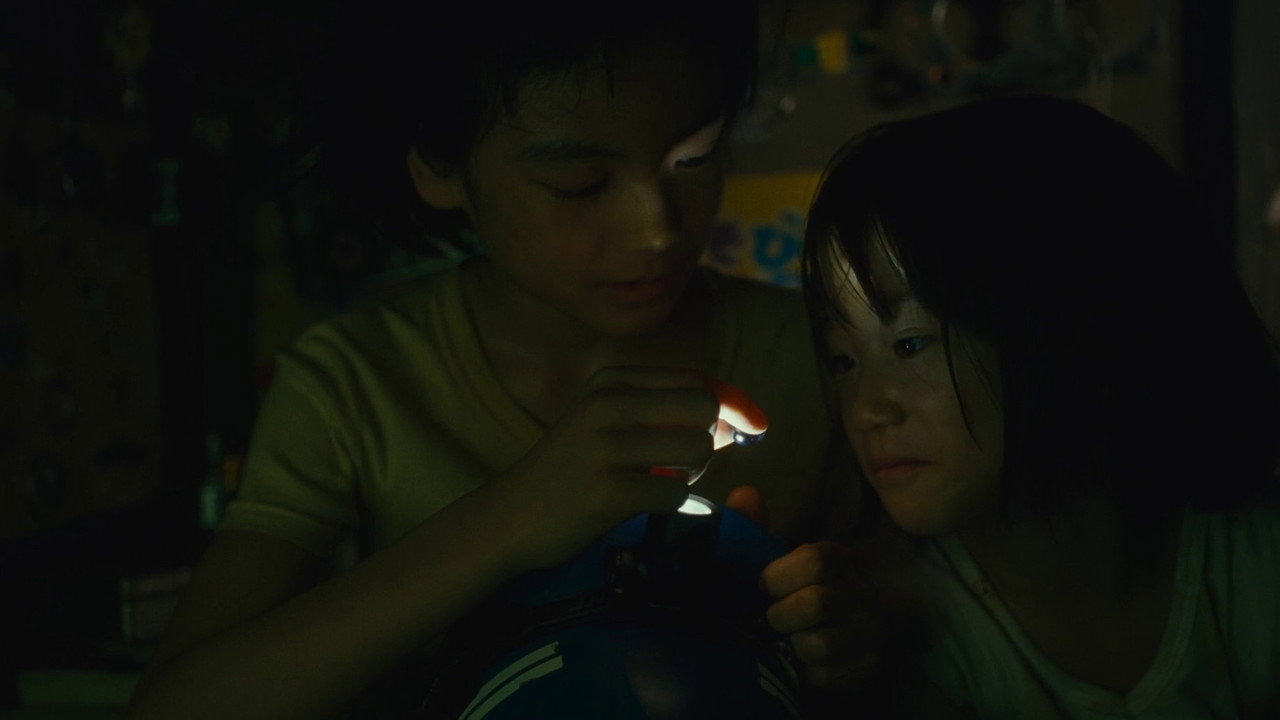Shoplifters background 51