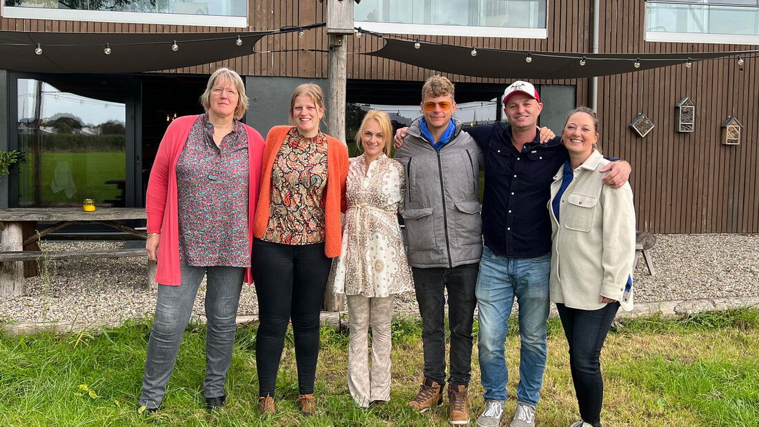 Bed & Breakfast - Season 18 Episode 1 : Episode 1