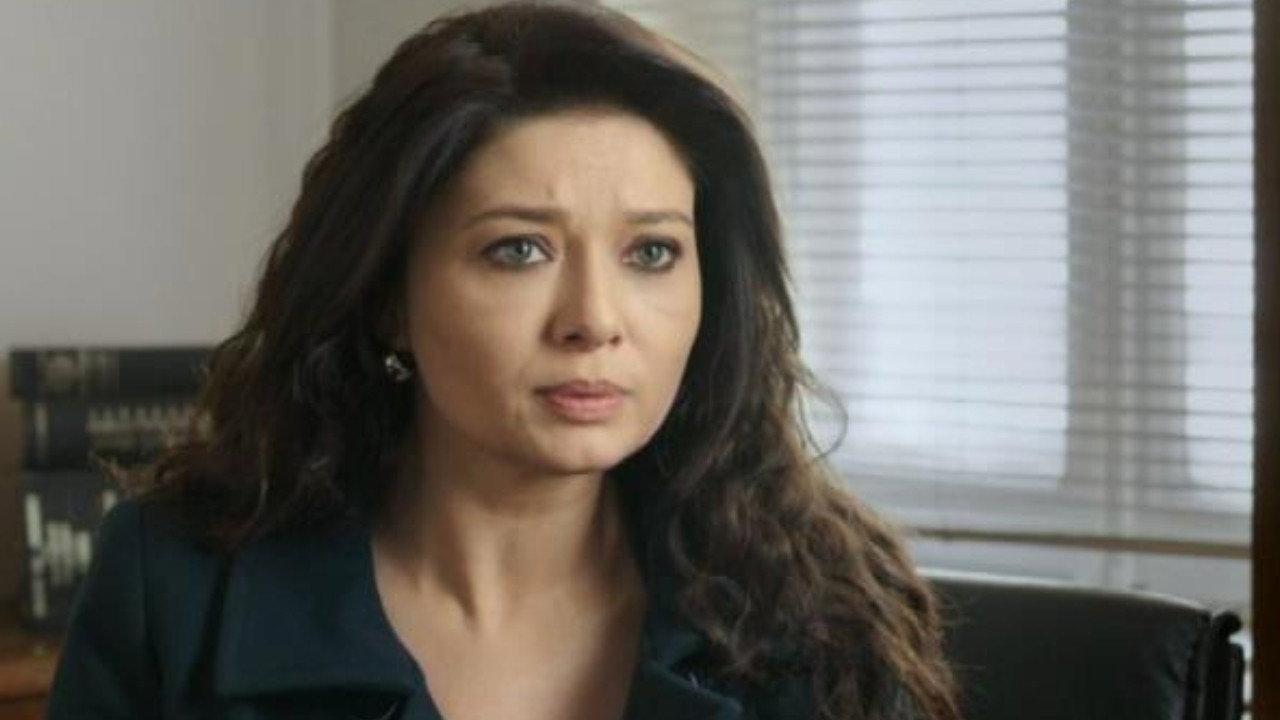 Paramparça backdrop