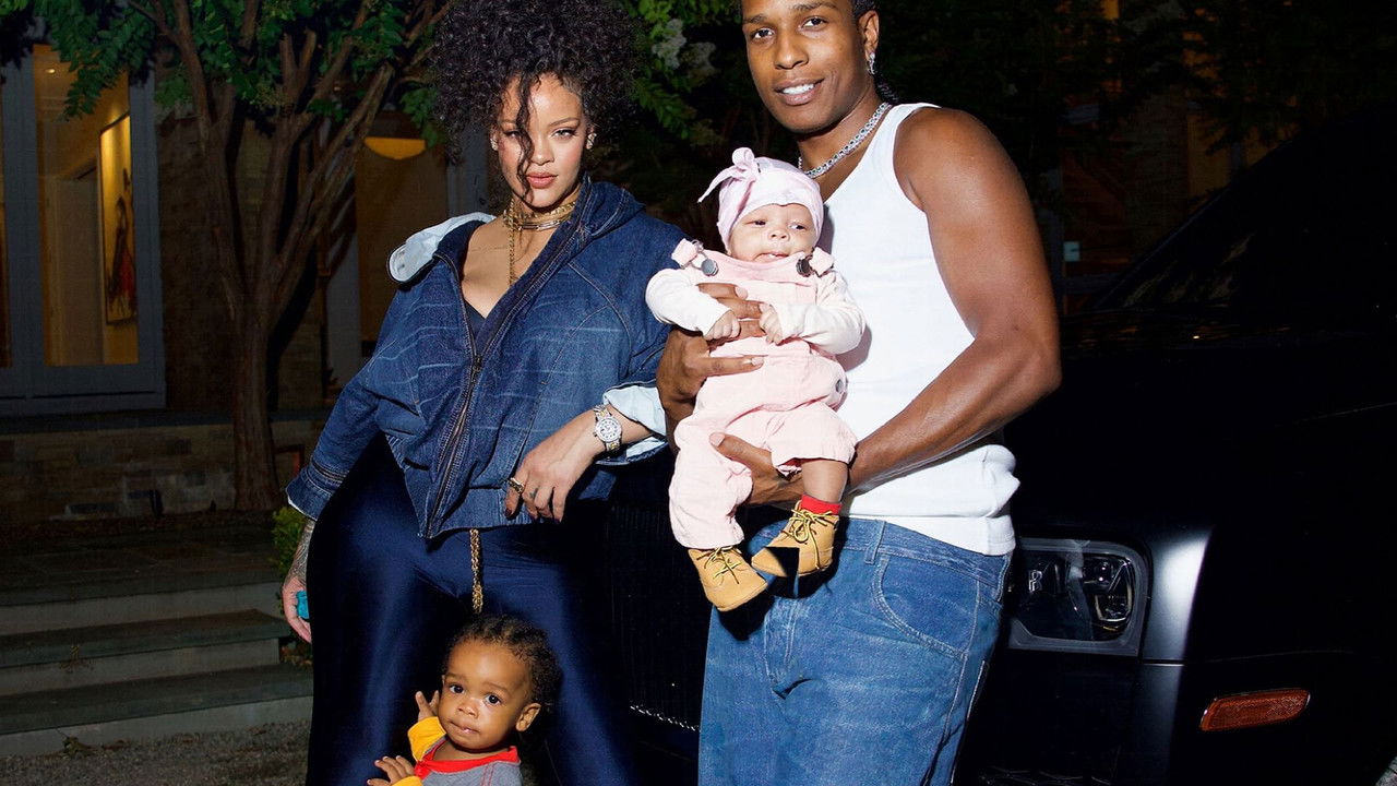 Le Dessous des images — Rihanna, la famille composée