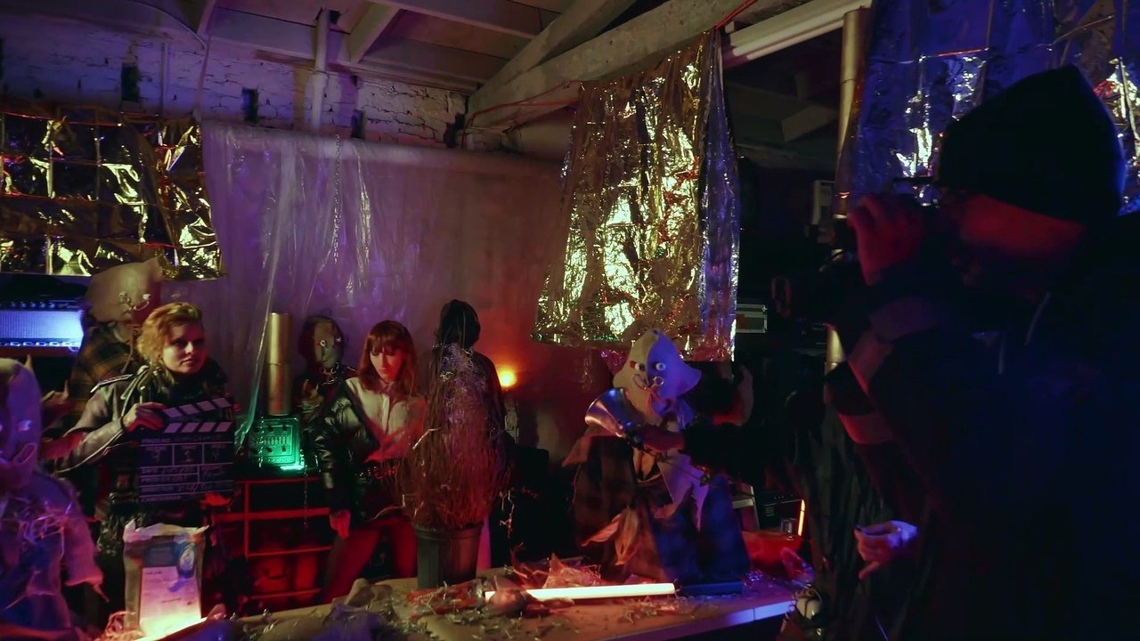 Vick & Tarstar's Scarecrow Factory backdrop
