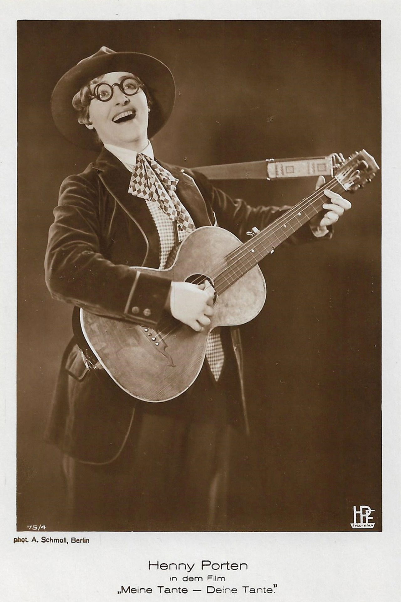 Meine Tante - deine Tante Backdrop