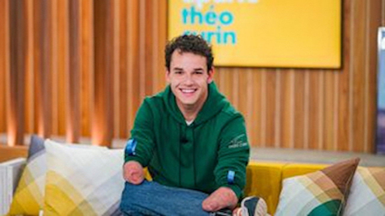 En aparté — Théo Curin
