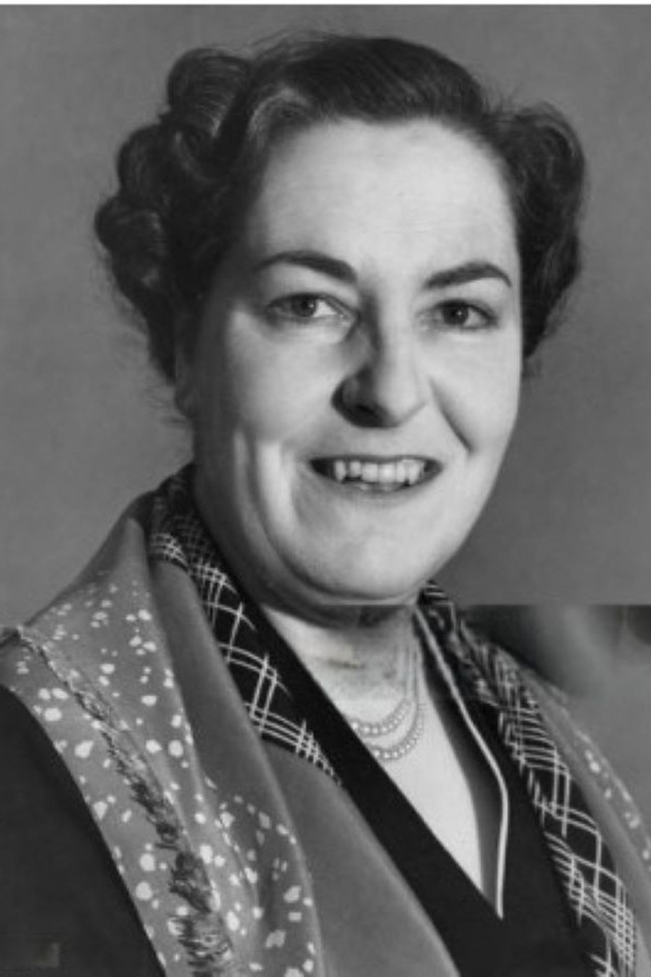 Miss Pemberton Jonë backdrop