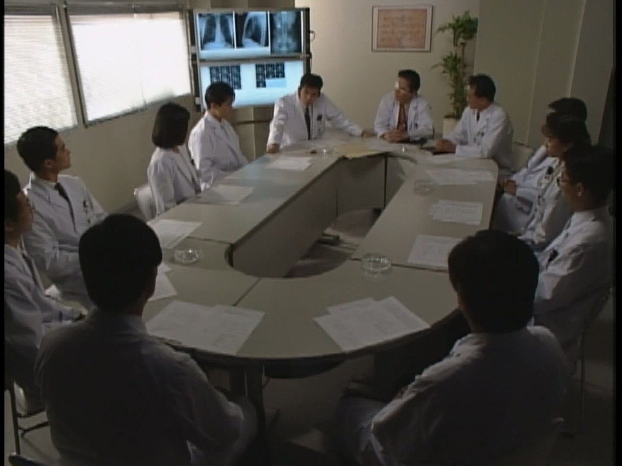 振り返れば奴がいる — Épisode 8