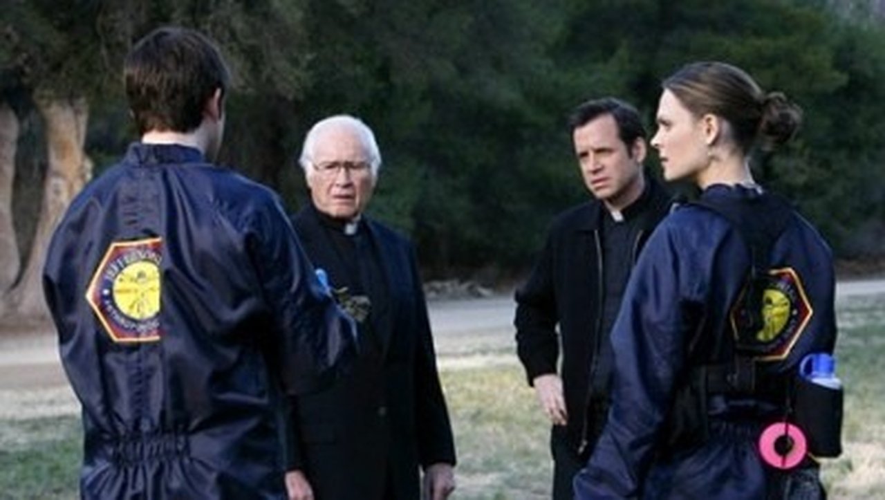 Bones - Season 2 Episode 17 : The Priest in the Churchyard