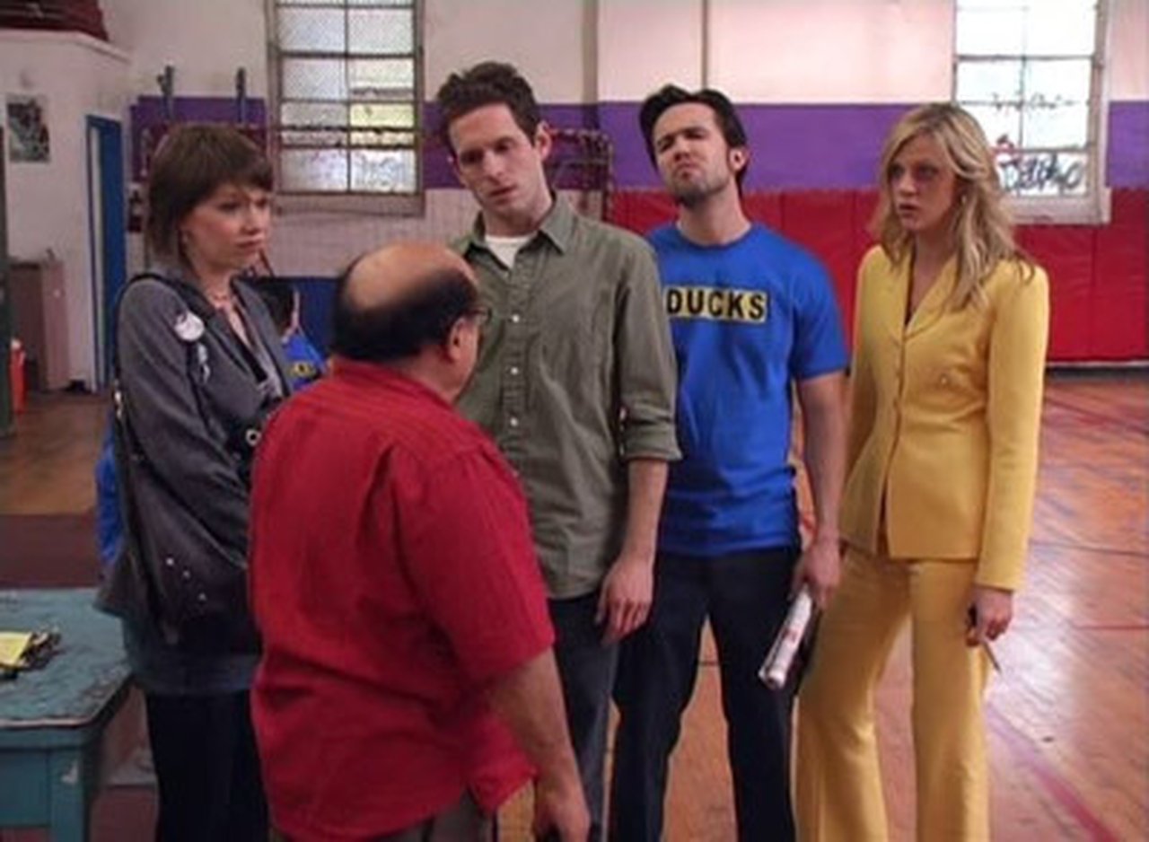 It's Always Sunny in Philadelphia - Season 2 Episode 6 : The Gang Gives Back