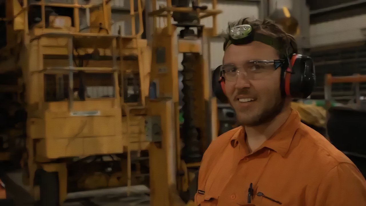 Train Rescue Down Under - Season 1 Episode 2 : Getting a Freight Train to the Finish Line
