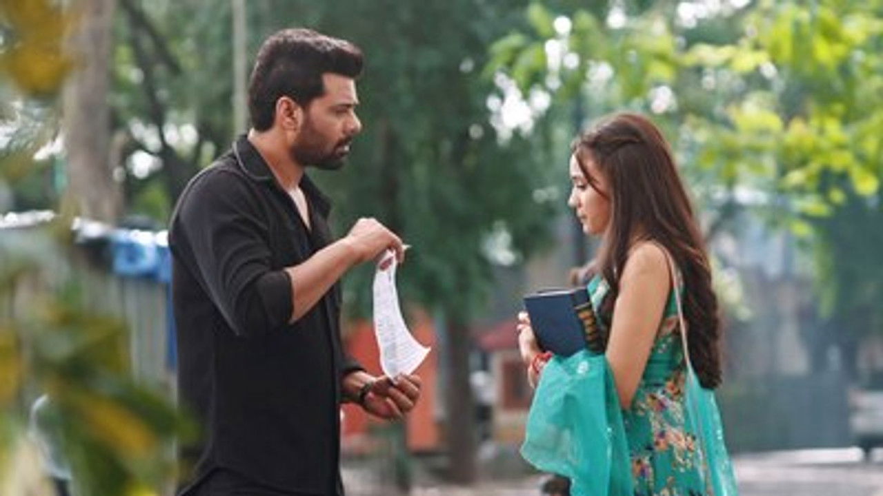 Ufff... Yeh Love Hai Mushkil backdrop