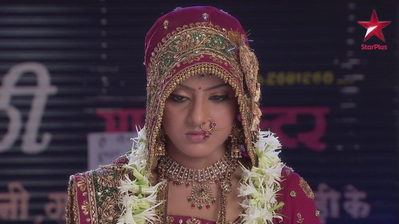 Diya Aur Baati Hum backdrop