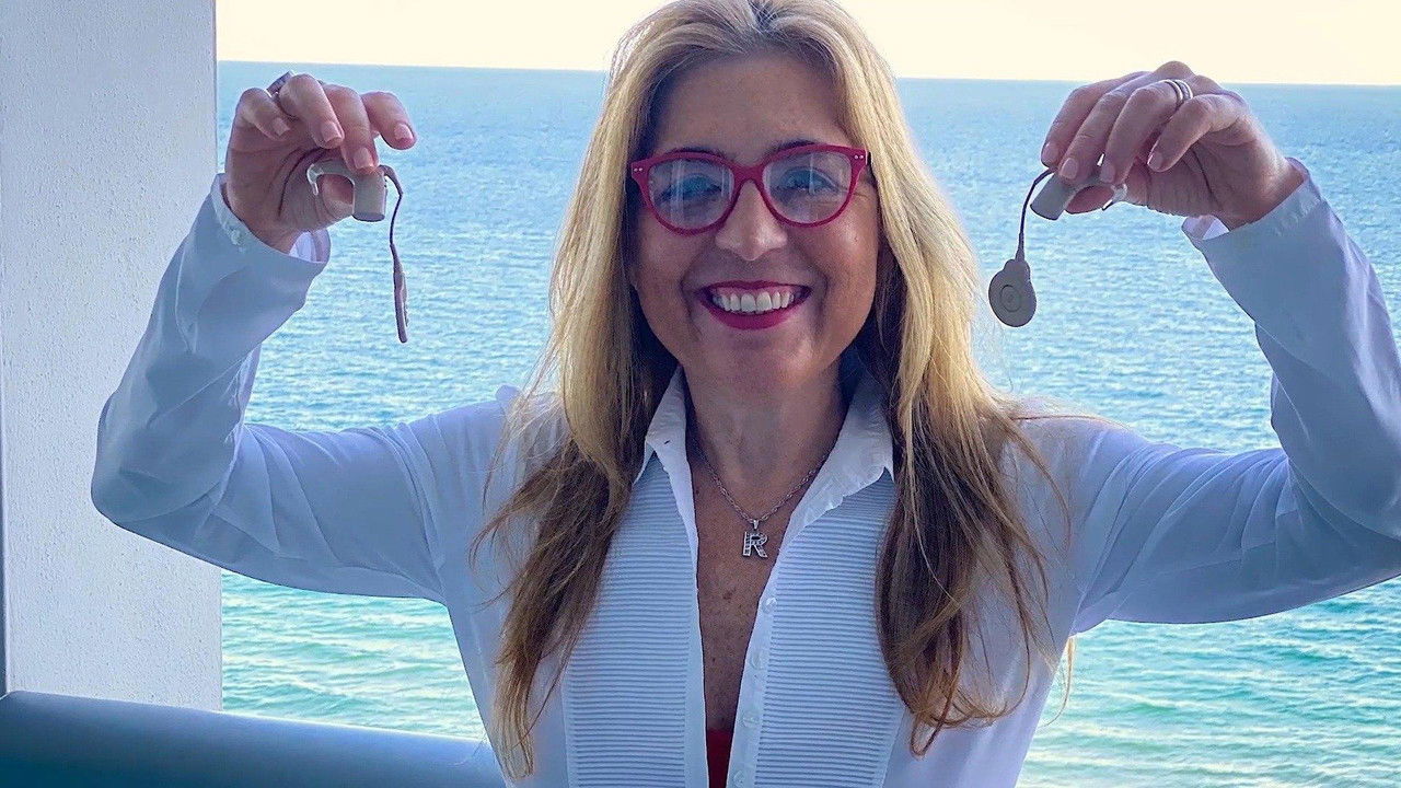 Ne ju dëgjojmë backdrop