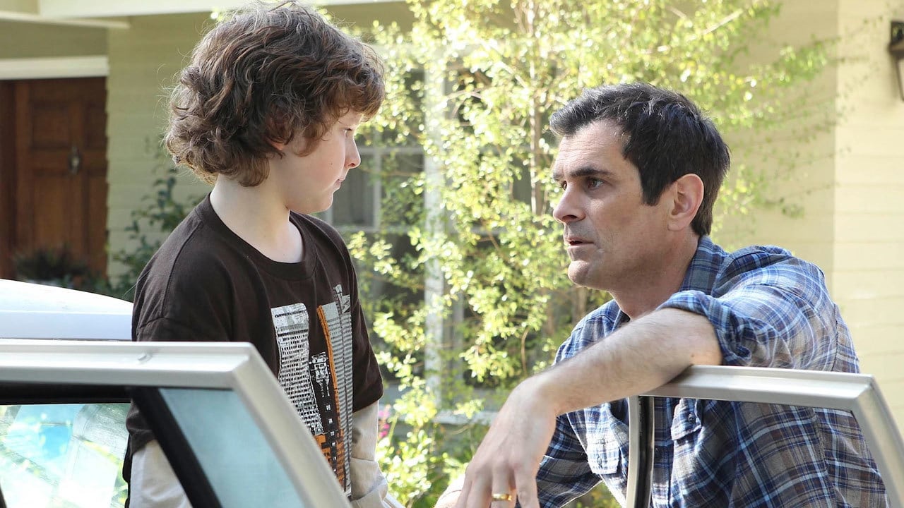 Modern Family - Season 2 Episode 5 : Unplugged