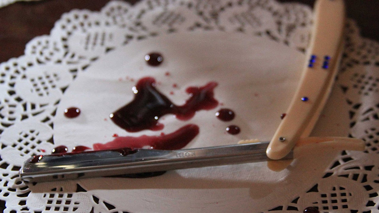 Cruel Perdón backdrop