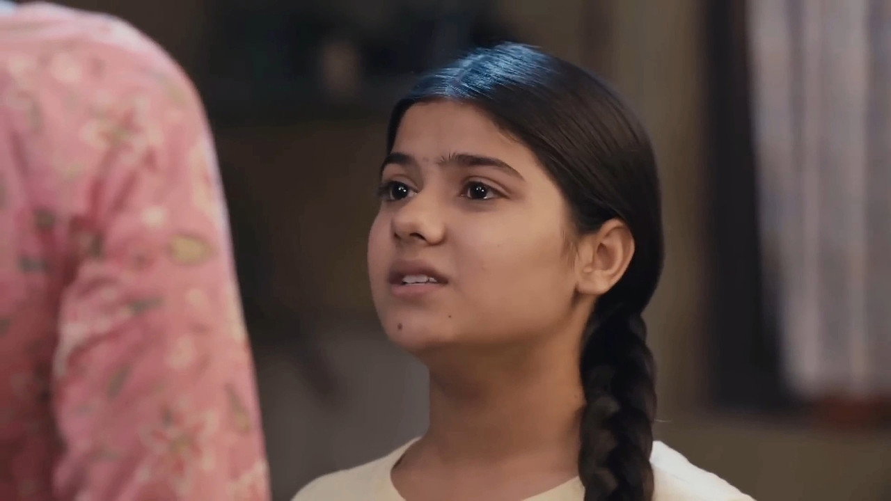 Sneha files a complaint with the police