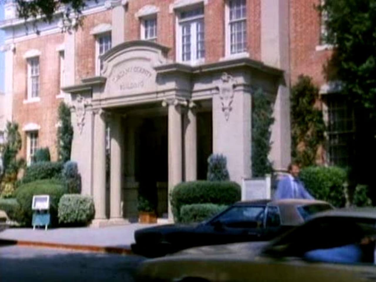 Falcon Crest - Season 2 Episode 14 : Above Suspicion