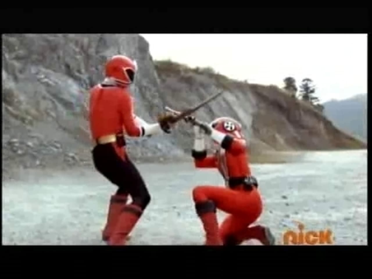 Power Rangers - Season 18 Episode 22 : Clash of the Red Rangers