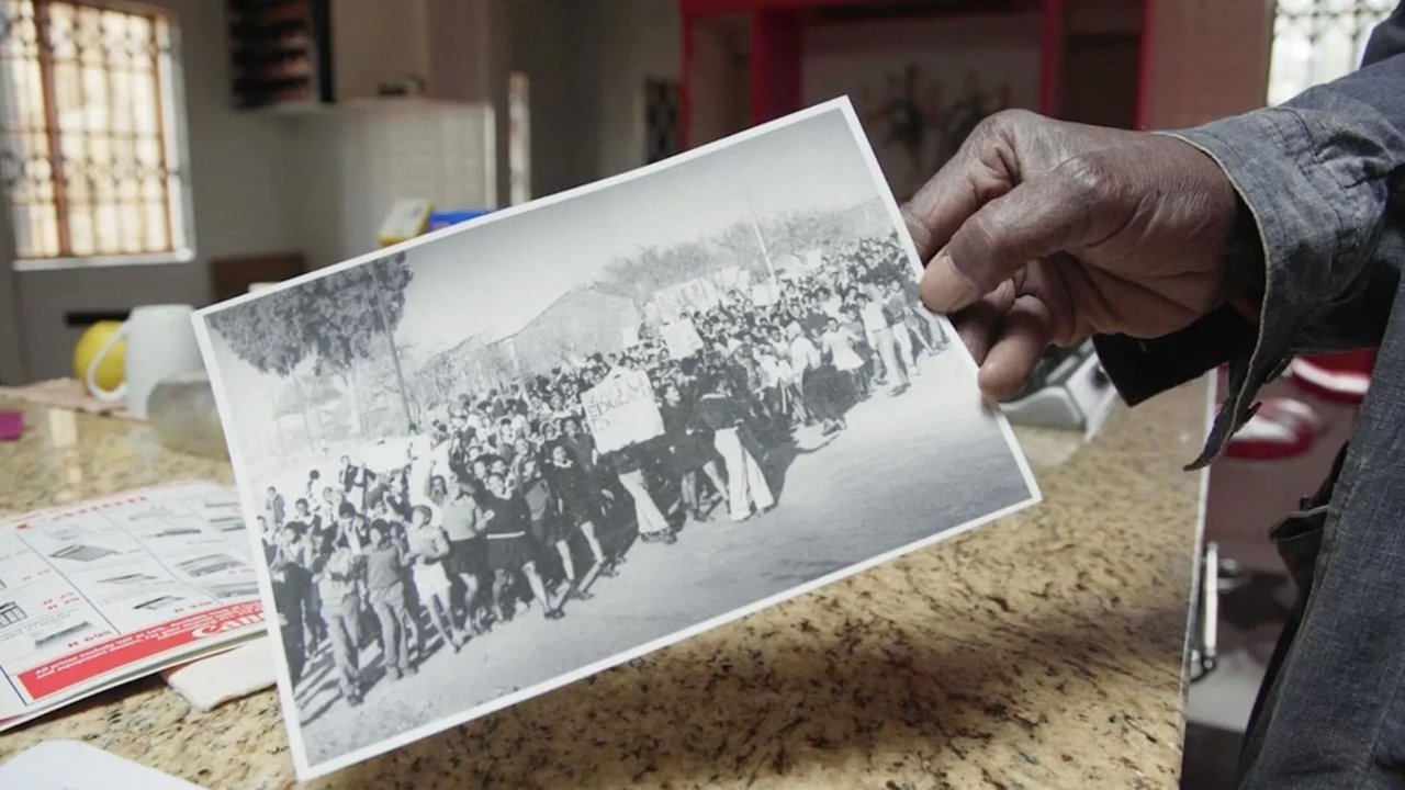 Sam Nzima: A Journey Through His Lens background