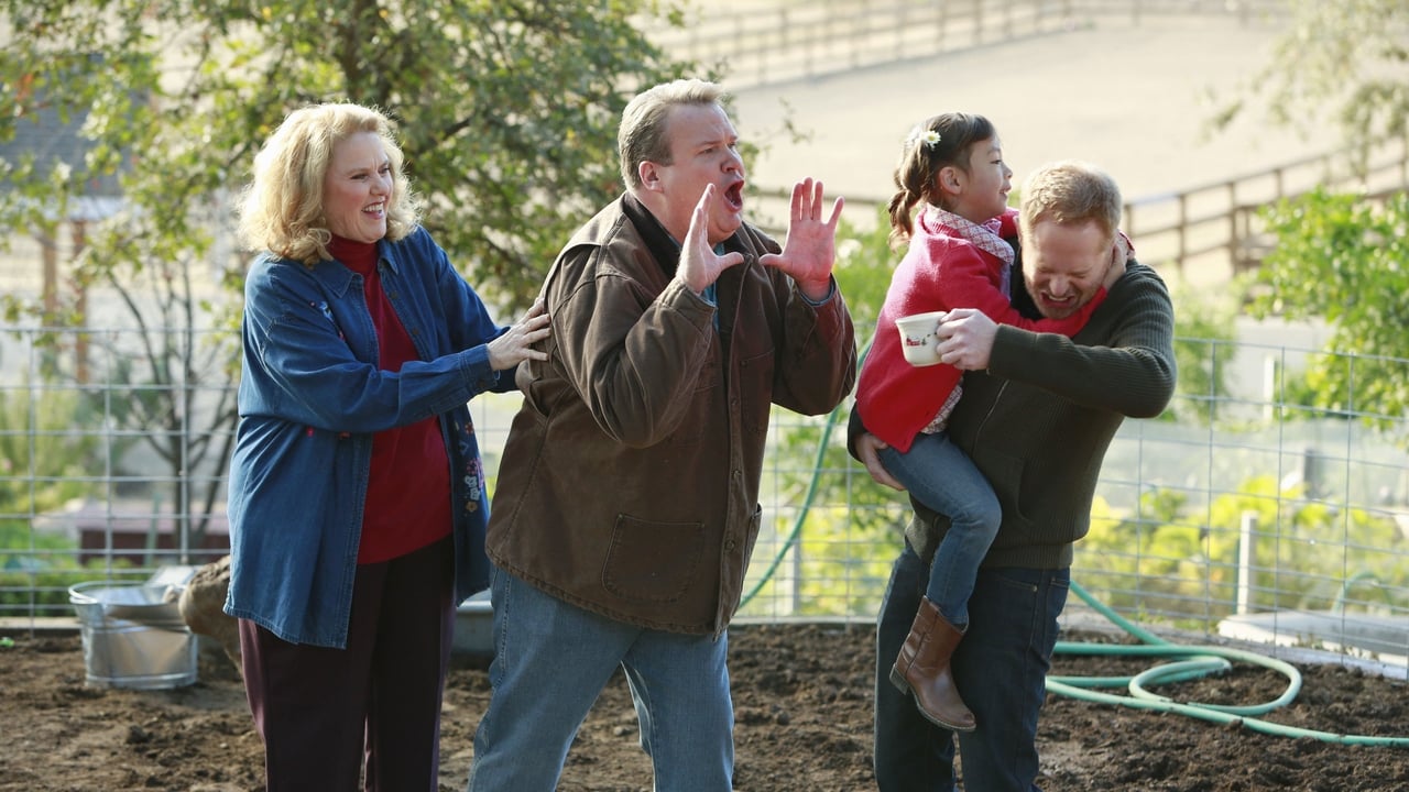 Modern Family - Season 5 Episode 8 : ClosetCon '13