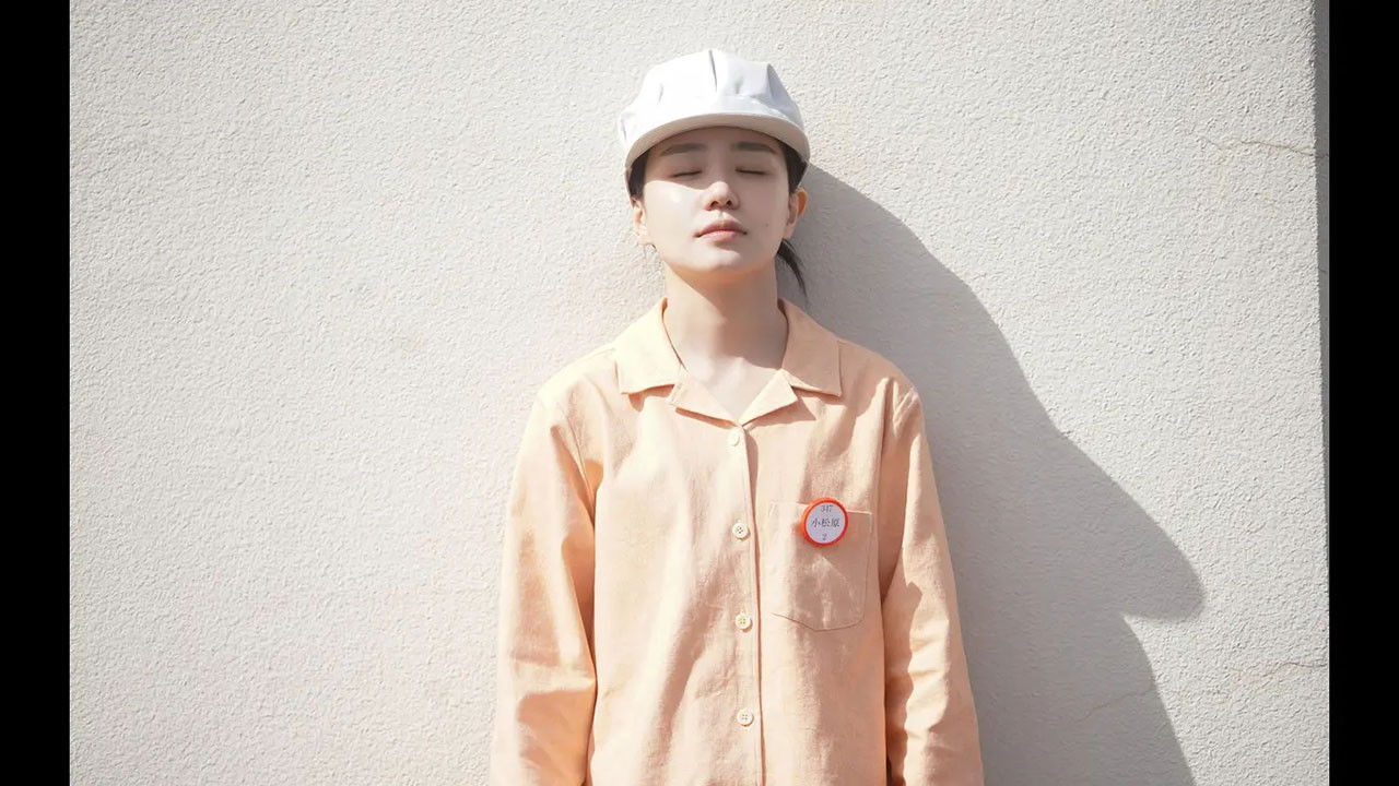 塀の中の美容室 backdrop