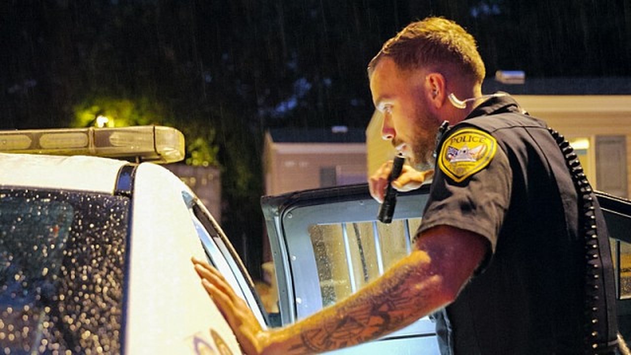 Police 24/7 - Season 2 Episode 2 : Credit cards with charges