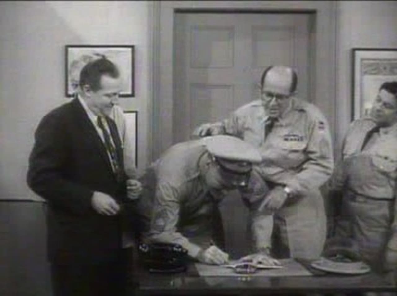 The Phil Silvers Show - Season 1 Episode 28 : Bilko and the Beast