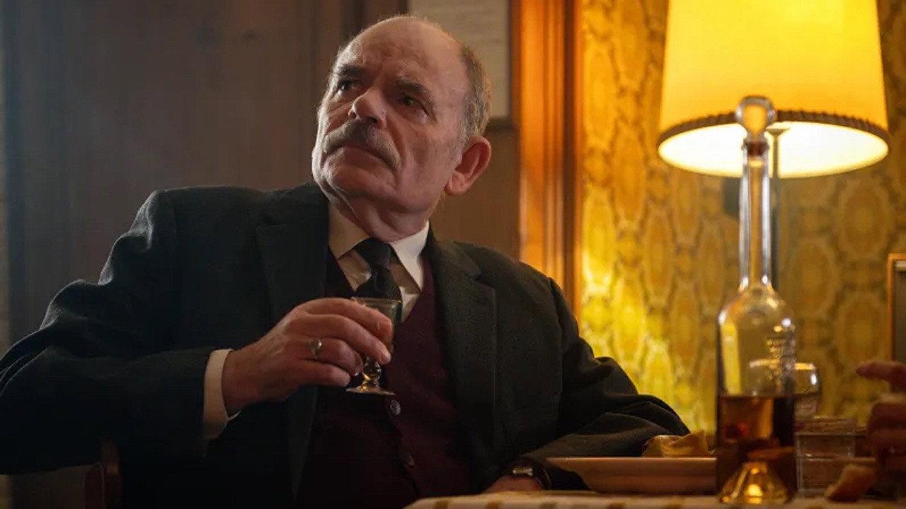 Monsieur still 4