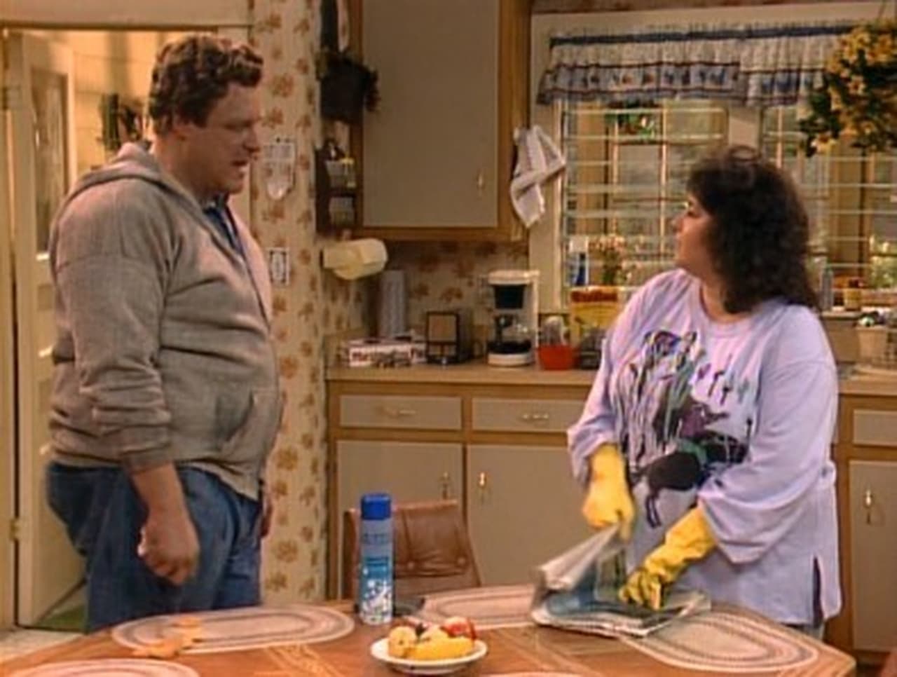 Roseanne - Season 1 Episode 10 : Saturday