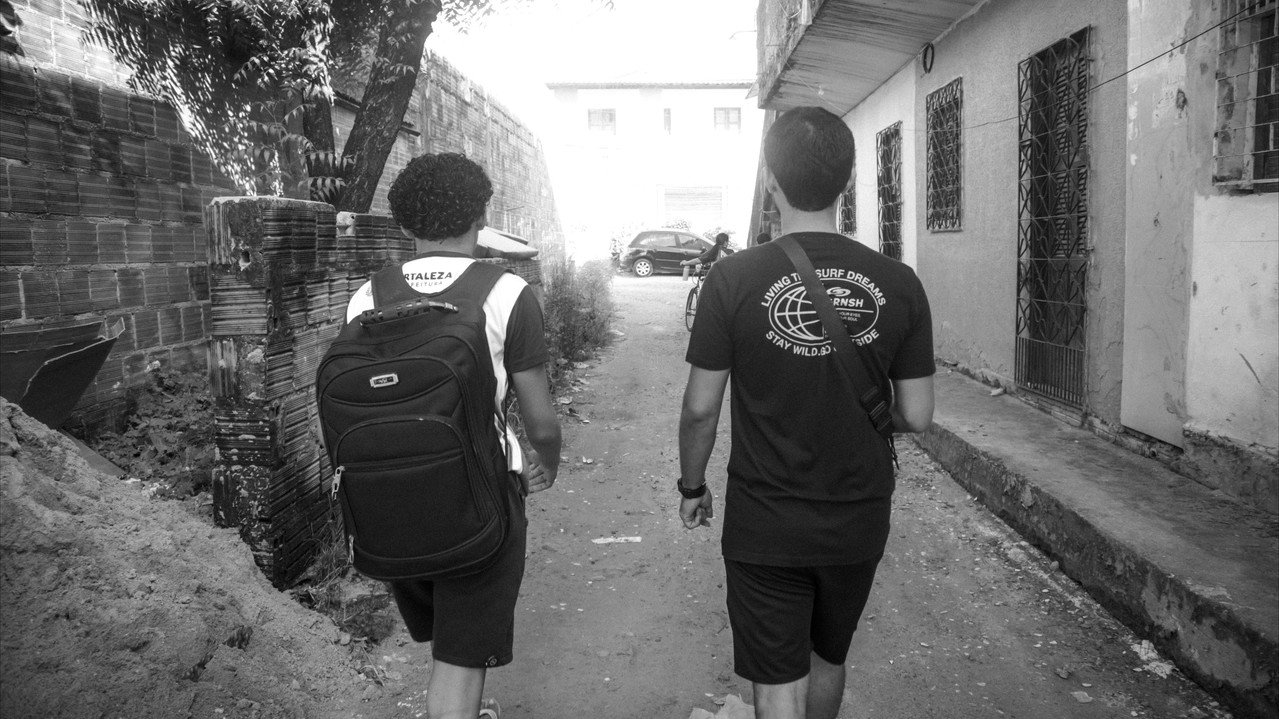 DEUS VIGIA OS RICOS MAS AMA OS QUE VEM DO GUETTO still 3