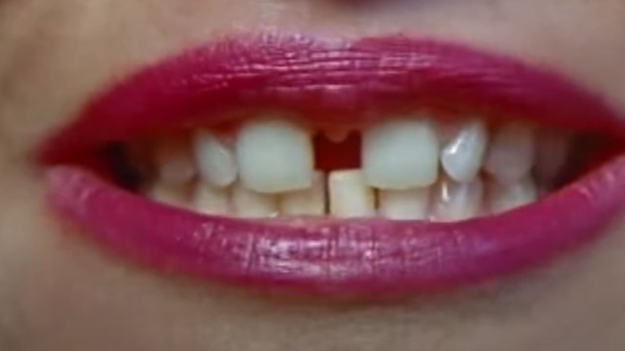 Scen från Gap-Toothed Women