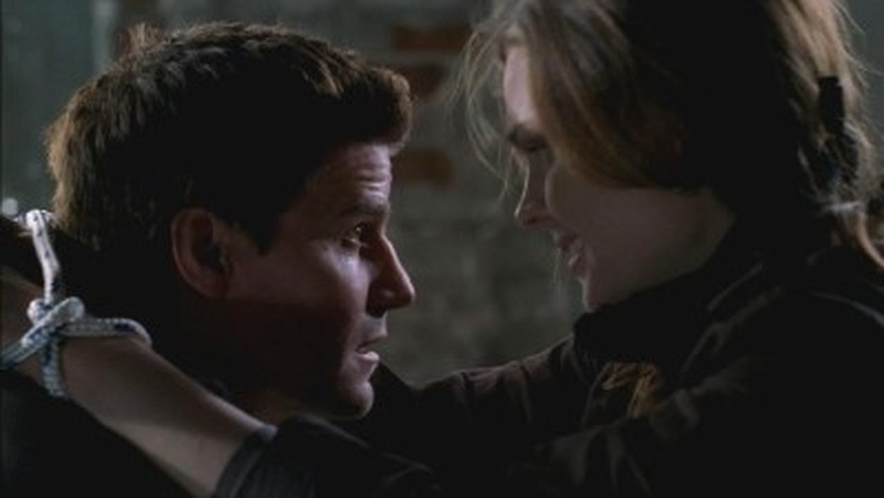 Bones - Season 1 Episode 15 : Two Bodies in the Lab