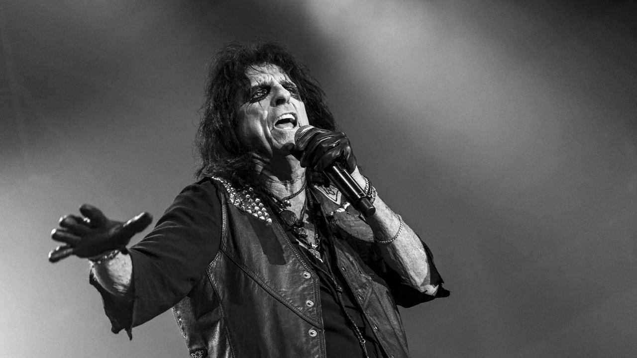 Scen från Alice Cooper: Brutally Live