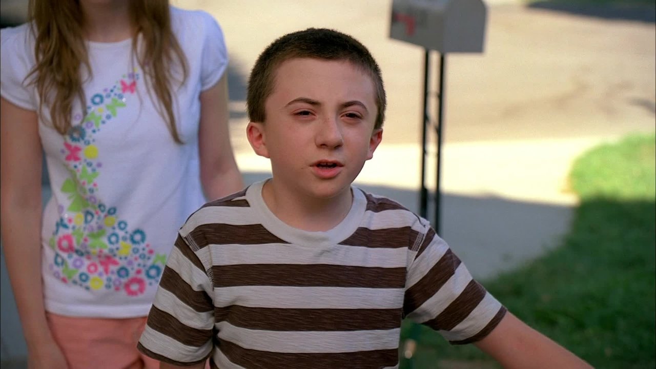 The Middle - Season 4 Episode 1 : Last Whiff of Summer (1)