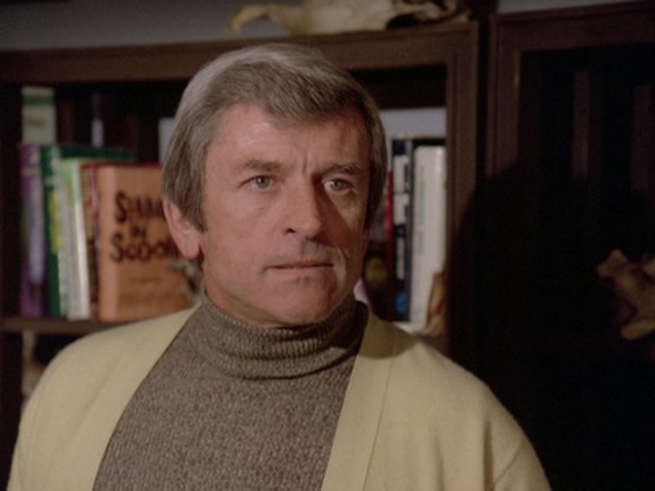 Mannix - Season 8 Episode 16 : Edge of the Web