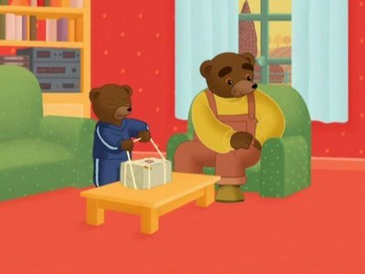 Les Aventures de Petit Ours Brun — Petit Ours Brun casse son jouet
